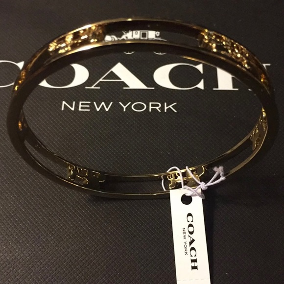 ⭐️💫COACH NWT CLASSIC HORSE & CARRIAGE GOLD BANGLE STUNNING AND PRISTINE … - Picture 3 of 8